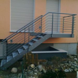 Treppe mit Gitterroststufen